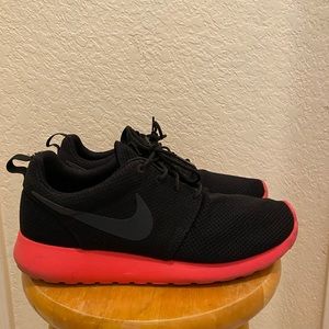Nike Roshe Run - Siren Red